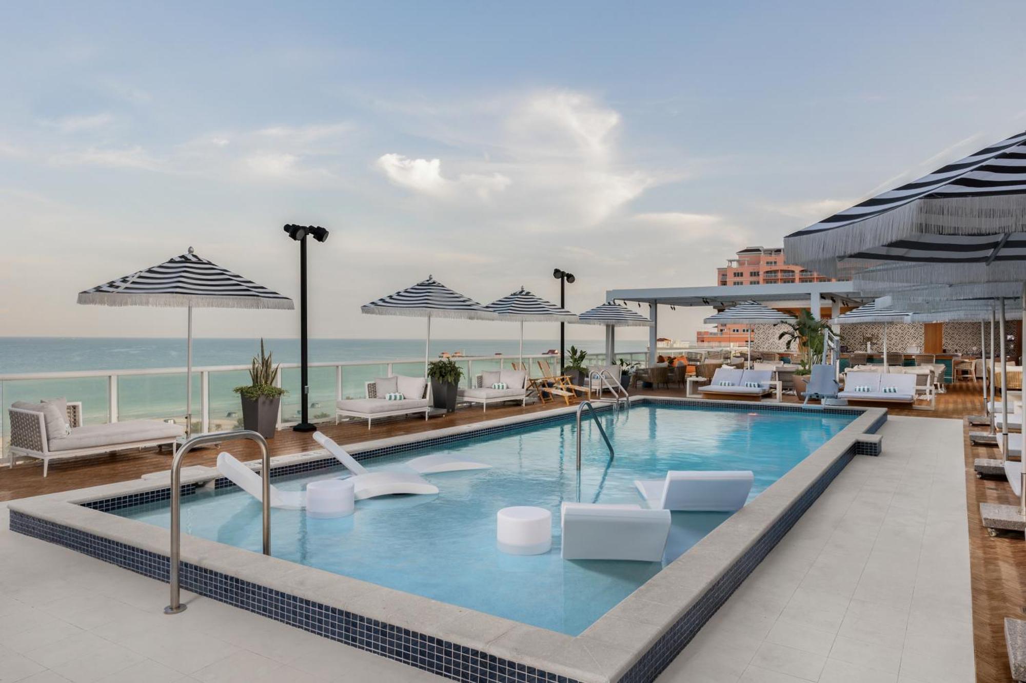 The Hiatus Clearwater Beach, Curio Collection By Hilton Eksteriør billede